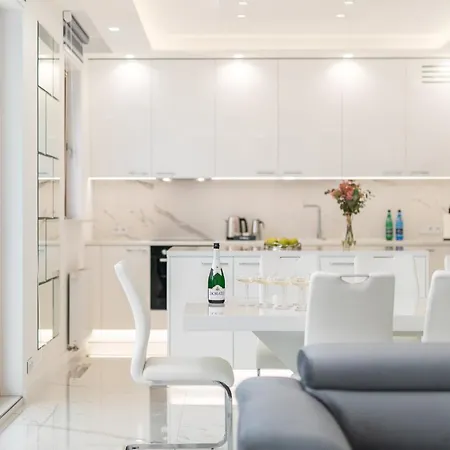 Karolkowa 28A - Luminous Apartment With Balcony By Renters Prestige Warsaw Exterior photo